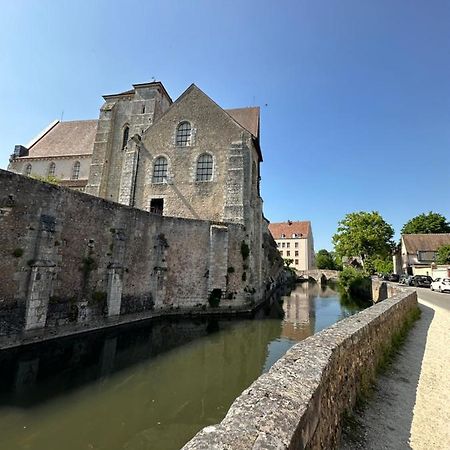 Appartement Bords De L'Eure Charmant Studio Chartres Esterno foto
