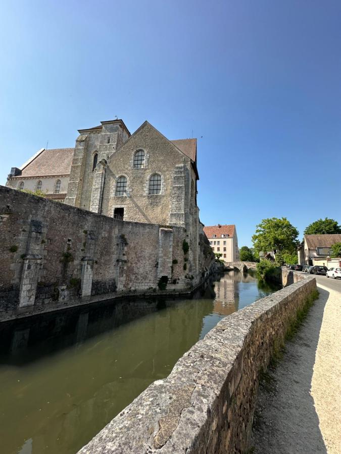 Appartement Bords De L'Eure Charmant Studio Chartres Esterno foto